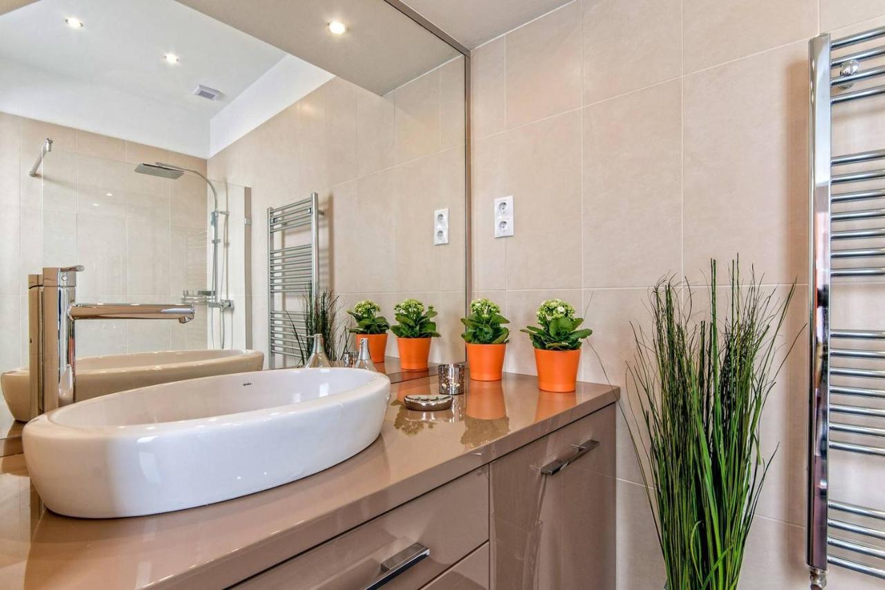 Luxury Paulay Street Apartment บูดาเปสต์ ภายนอก รูปภาพ